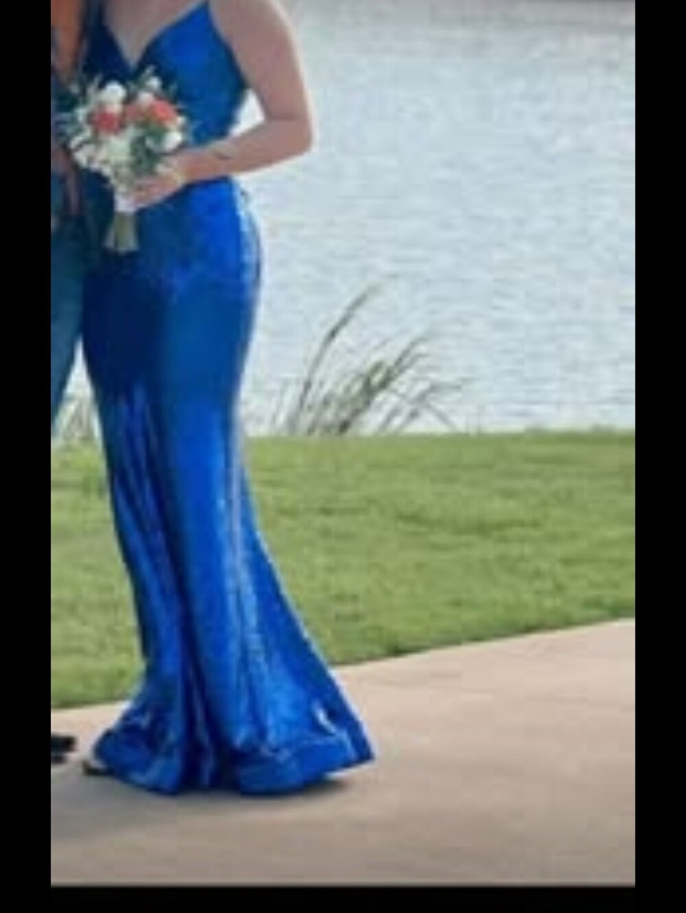 Elegant Royal Blue Sequin V-Neck Prom Gown